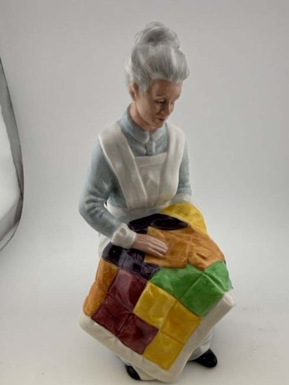 Royal Doulton Eventide HN2814 Porcelain Figurine Woman Quilting 1976